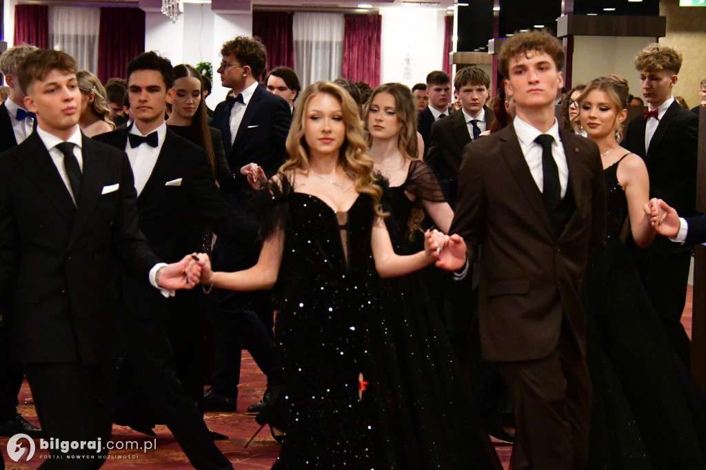 Studniówka I LO im. ONZ w Biłgoraju: Poloneza czas zacząć!