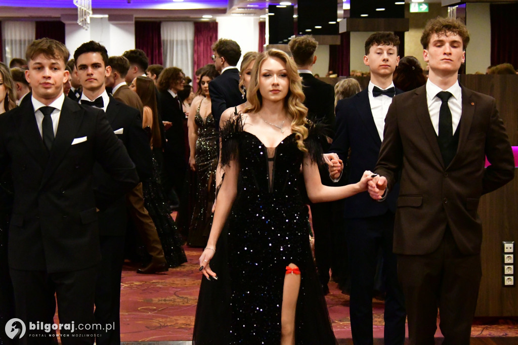 Studniówka I LO im. ONZ w Biłgoraju: Poloneza czas zacząć!