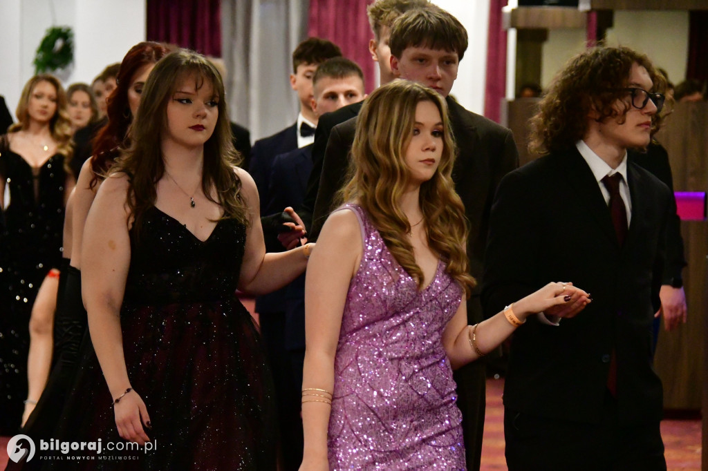 Studniówka I LO im. ONZ w Biłgoraju: Poloneza czas zacząć!