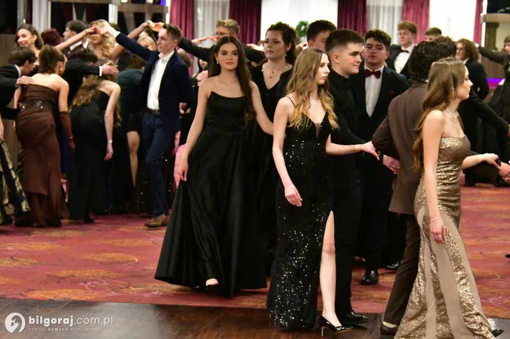 Studniówka I LO im. ONZ w Biłgoraju: Poloneza czas zacząć!