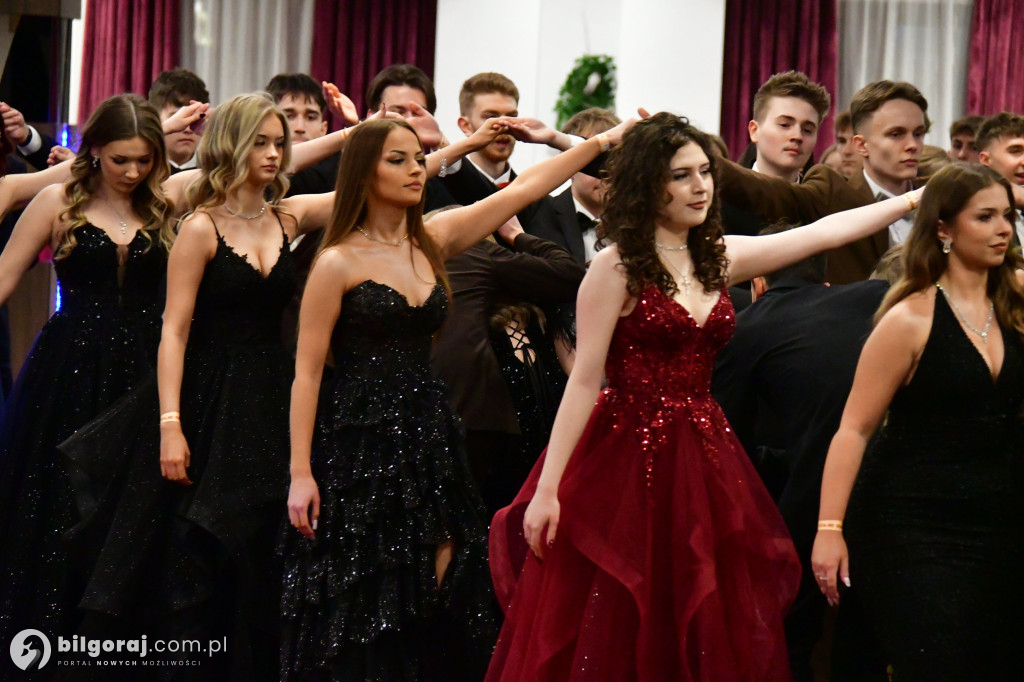 Studniówka I LO im. ONZ w Biłgoraju: Poloneza czas zacząć!