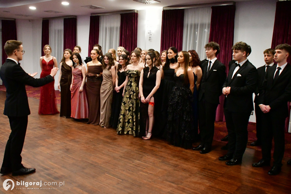 Studniówka I LO im. ONZ w Biłgoraju: Poloneza czas zacząć!