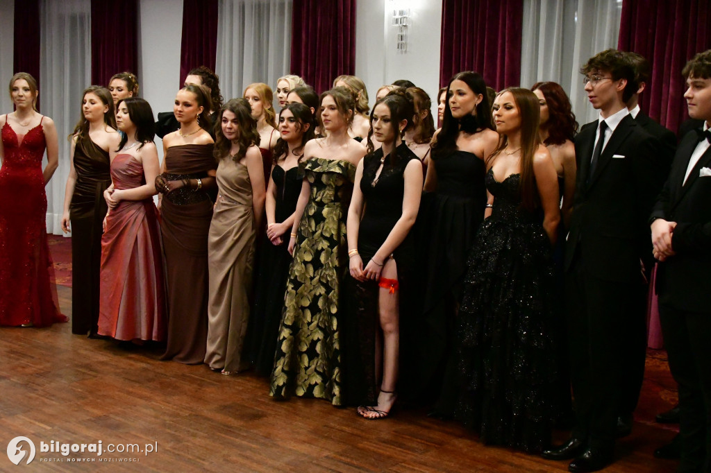 Studniówka I LO im. ONZ w Biłgoraju: Poloneza czas zacząć!