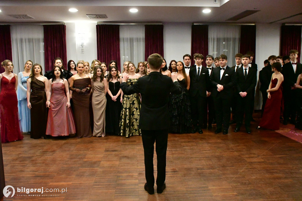 Studniówka I LO im. ONZ w Biłgoraju: Poloneza czas zacząć!