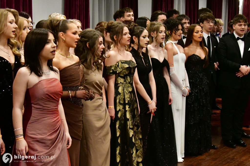 Studniówka I LO im. ONZ w Biłgoraju: Poloneza czas zacząć!