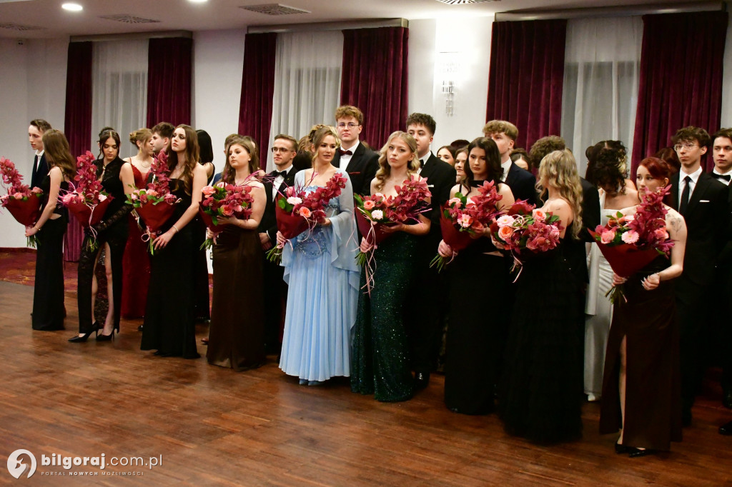Studniówka I LO im. ONZ w Biłgoraju: Poloneza czas zacząć!