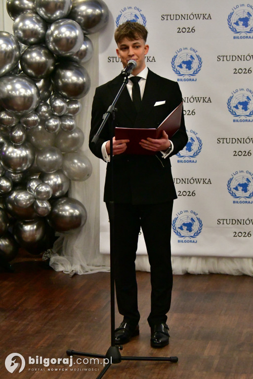 Studniówka I LO im. ONZ w Biłgoraju: Poloneza czas zacząć!