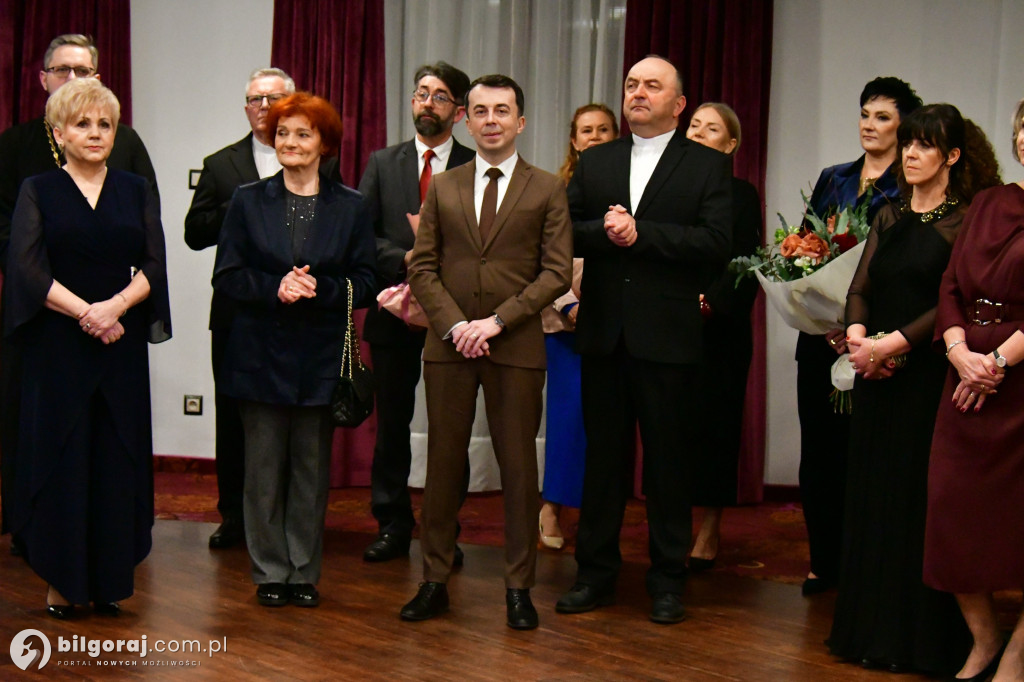 Studniówka I LO im. ONZ w Biłgoraju: Poloneza czas zacząć!