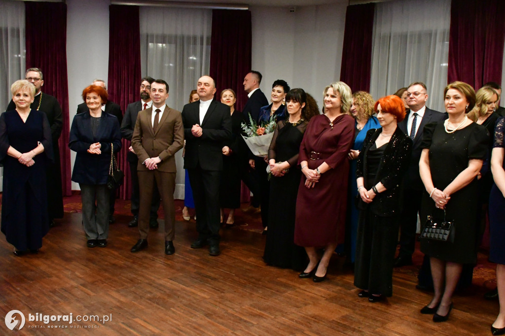 Studniówka I LO im. ONZ w Biłgoraju: Poloneza czas zacząć!