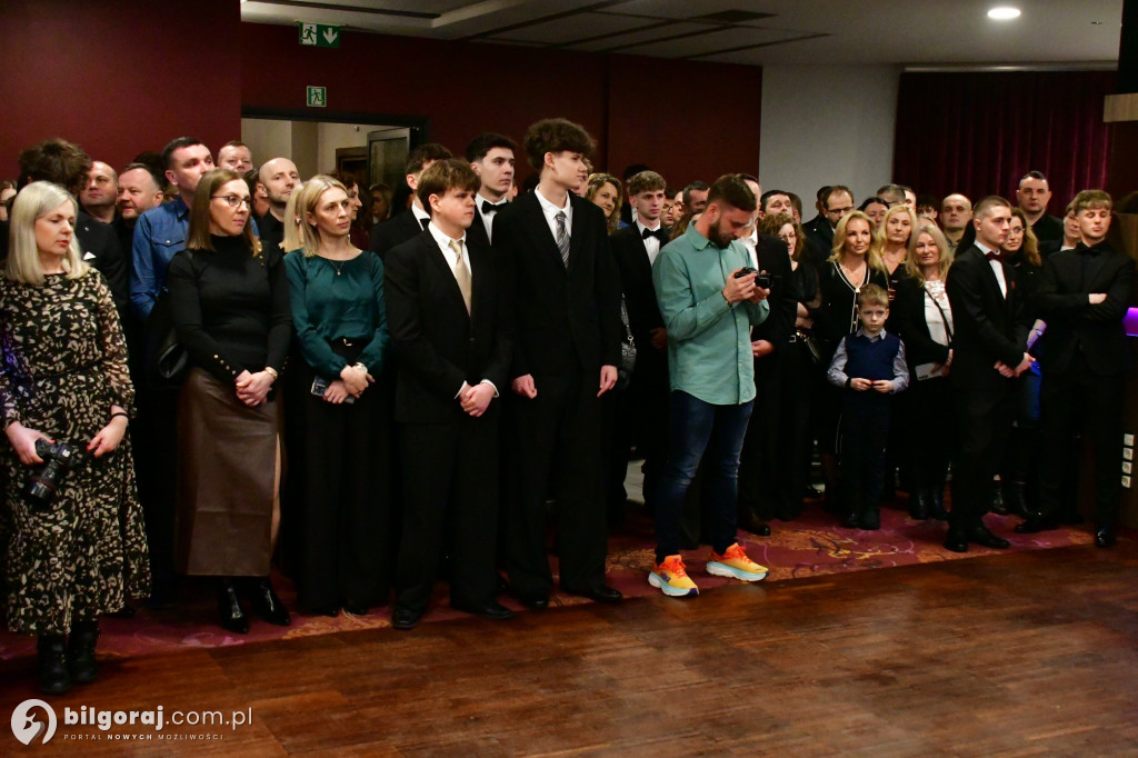 Studniówka I LO im. ONZ w Biłgoraju: Poloneza czas zacząć!