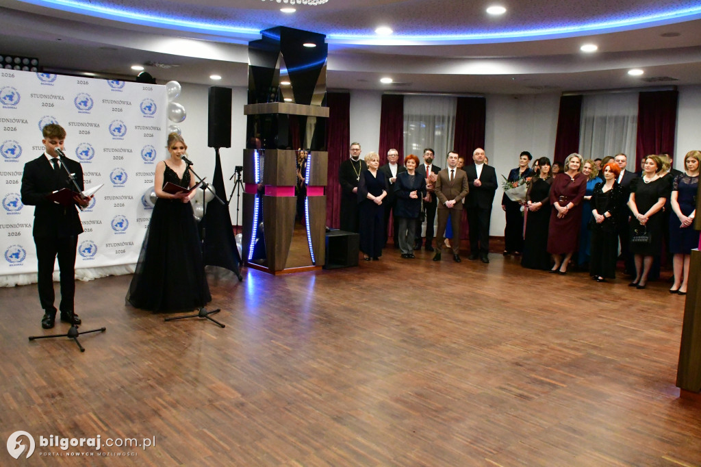 Studniówka I LO im. ONZ w Biłgoraju: Poloneza czas zacząć!