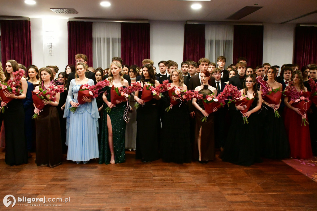 Studniówka I LO im. ONZ w Biłgoraju: Poloneza czas zacząć!