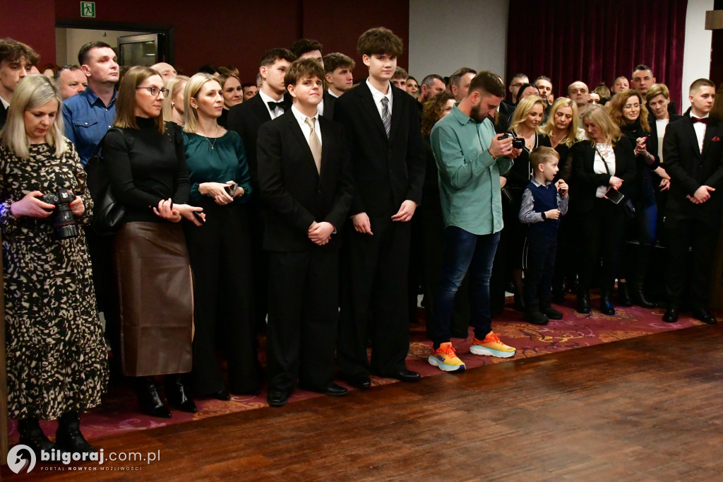 Studniówka I LO im. ONZ w Biłgoraju: Poloneza czas zacząć!