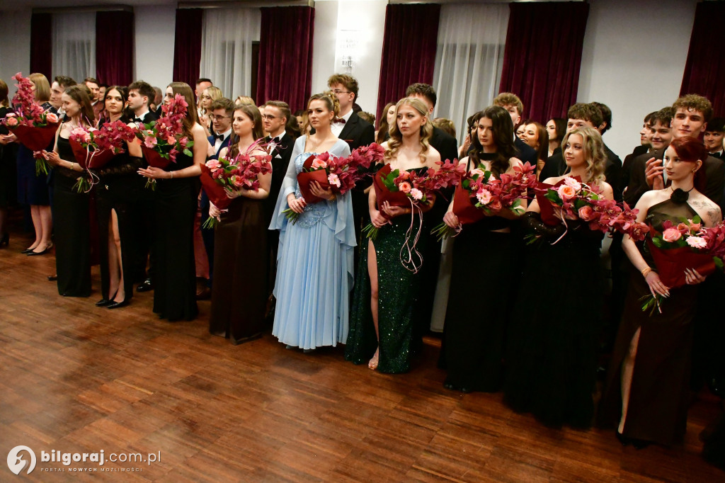 Studniówka I LO im. ONZ w Biłgoraju: Poloneza czas zacząć!