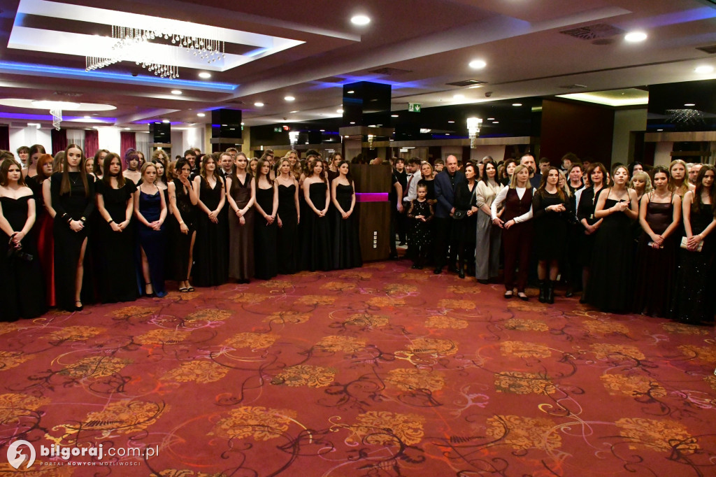 Studniówka I LO im. ONZ w Biłgoraju: Poloneza czas zacząć!