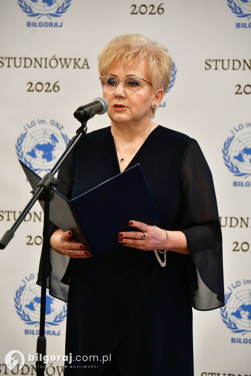 Studniówka I LO im. ONZ w Biłgoraju: Poloneza czas zacząć!