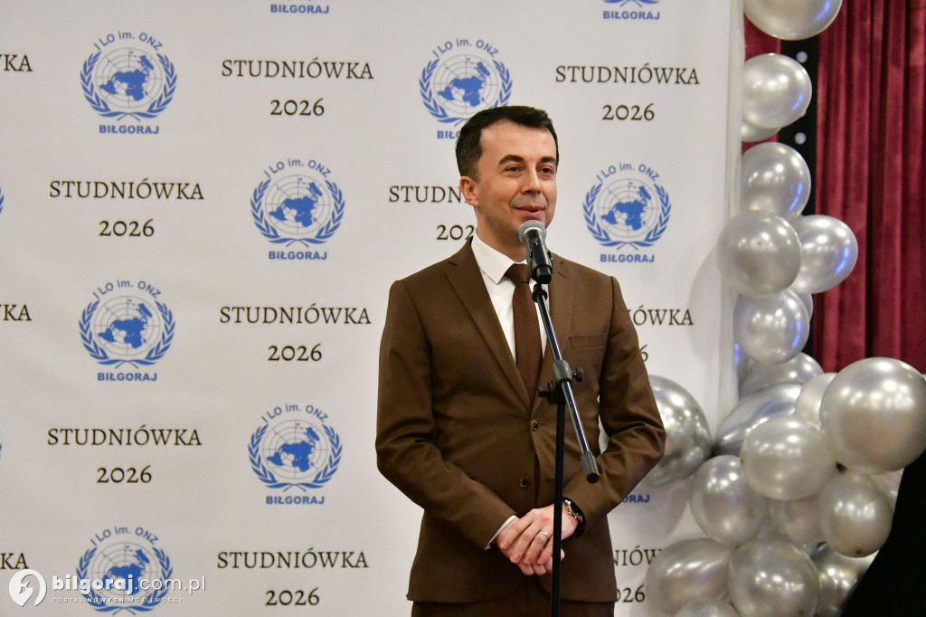 Studniówka I LO im. ONZ w Biłgoraju: Poloneza czas zacząć!