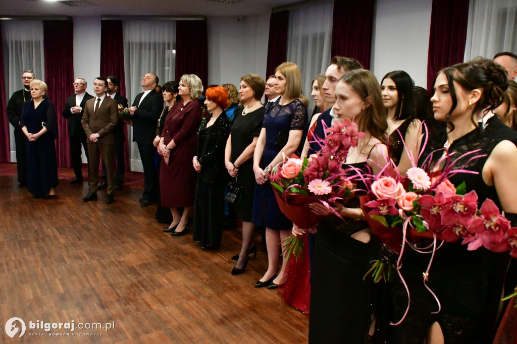 Studniówka I LO im. ONZ w Biłgoraju: Poloneza czas zacząć!