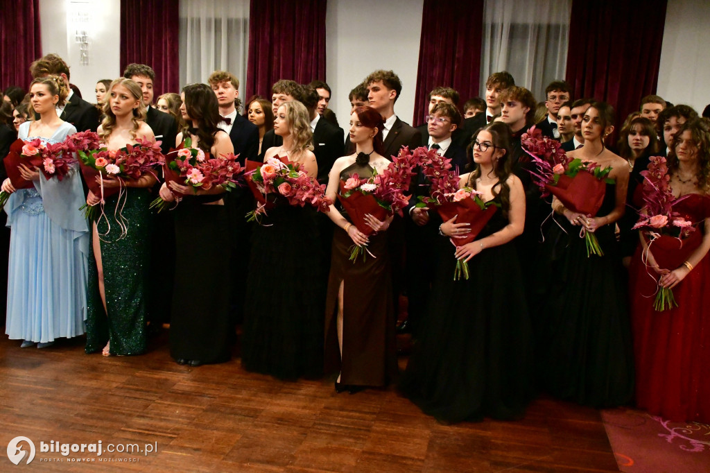 Studniówka I LO im. ONZ w Biłgoraju: Poloneza czas zacząć!
