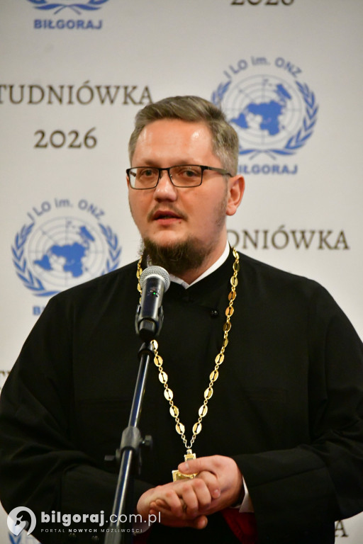 Studniówka I LO im. ONZ w Biłgoraju: Poloneza czas zacząć!