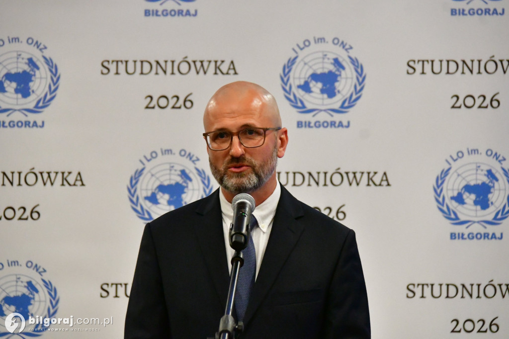 Studniówka I LO im. ONZ w Biłgoraju: Poloneza czas zacząć!