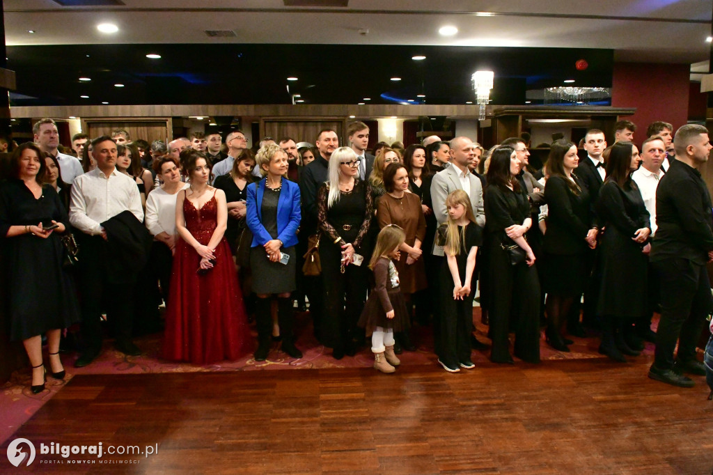 Studniówka I LO im. ONZ w Biłgoraju: Poloneza czas zacząć!