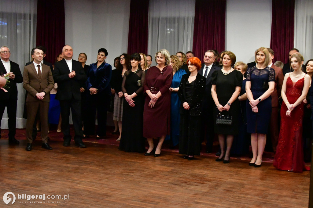 Studniówka I LO im. ONZ w Biłgoraju: Poloneza czas zacząć!