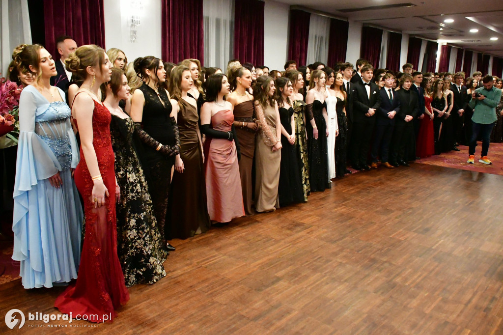 Studniówka I LO im. ONZ w Biłgoraju: Poloneza czas zacząć!