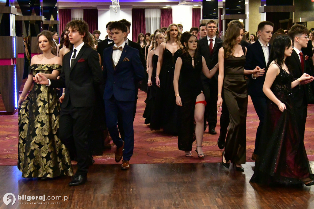 Studniówka I LO im. ONZ w Biłgoraju: Poloneza czas zacząć!