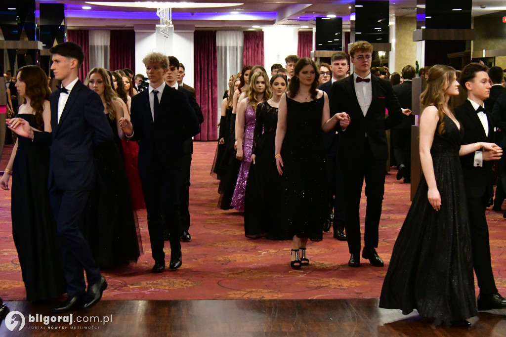 Studniówka I LO im. ONZ w Biłgoraju: Poloneza czas zacząć!