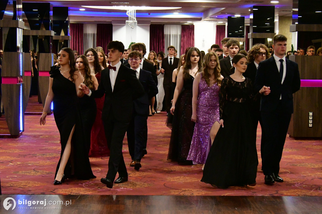 Studniówka I LO im. ONZ w Biłgoraju: Poloneza czas zacząć!