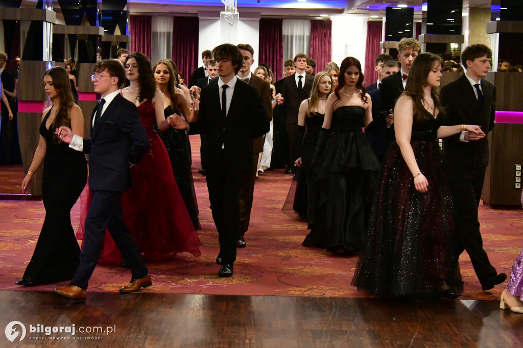 Studniówka I LO im. ONZ w Biłgoraju: Poloneza czas zacząć!