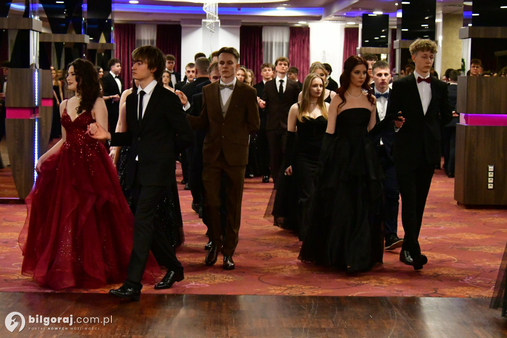 Studniówka I LO im. ONZ w Biłgoraju: Poloneza czas zacząć!