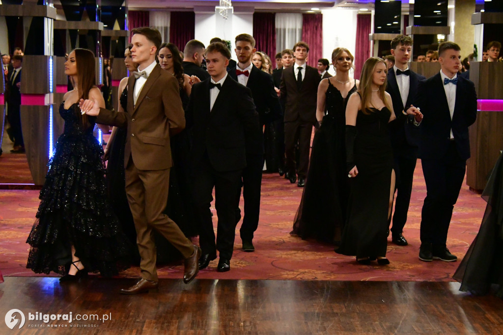 Studniówka I LO im. ONZ w Biłgoraju: Poloneza czas zacząć!