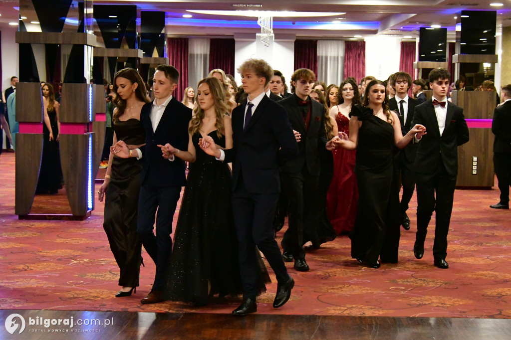 Studniówka I LO im. ONZ w Biłgoraju: Poloneza czas zacząć!