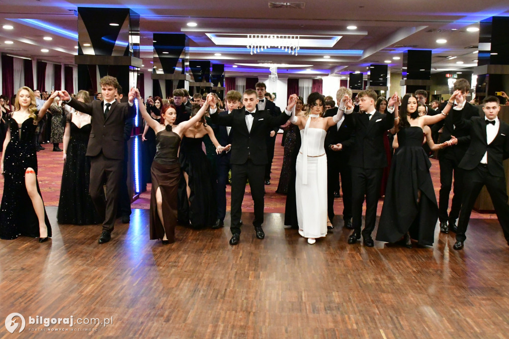 Studniówka I LO im. ONZ w Biłgoraju: Poloneza czas zacząć!