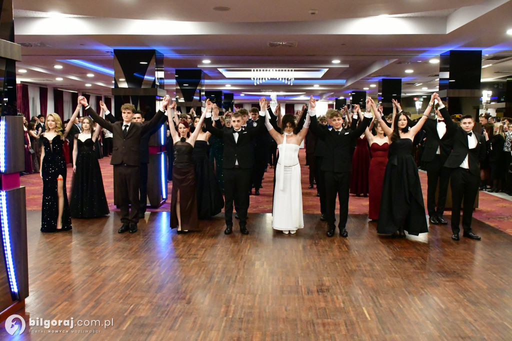 Studniówka I LO im. ONZ w Biłgoraju: Poloneza czas zacząć!