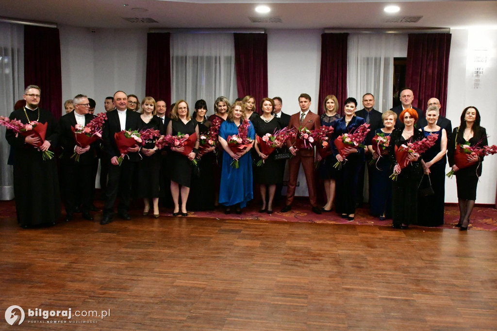 Studniówka I LO im. ONZ w Biłgoraju: Poloneza czas zacząć!