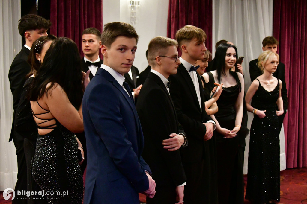 Studniówka I LO im. ONZ w Biłgoraju: Poloneza czas zacząć!