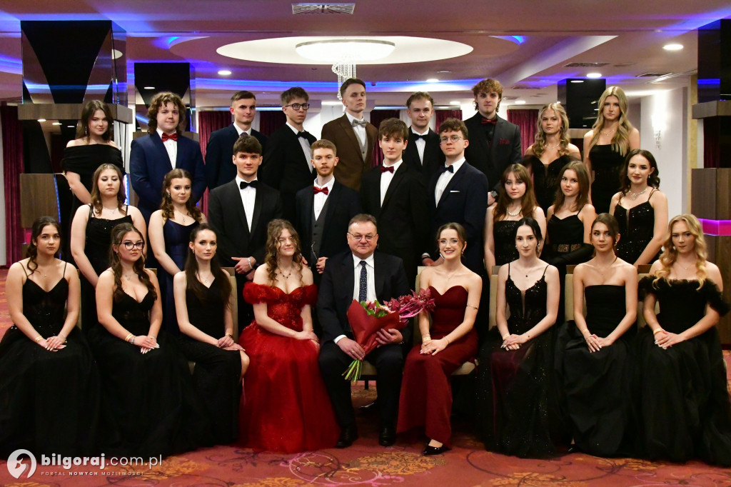 Studniówka I LO im. ONZ w Biłgoraju: Poloneza czas zacząć!