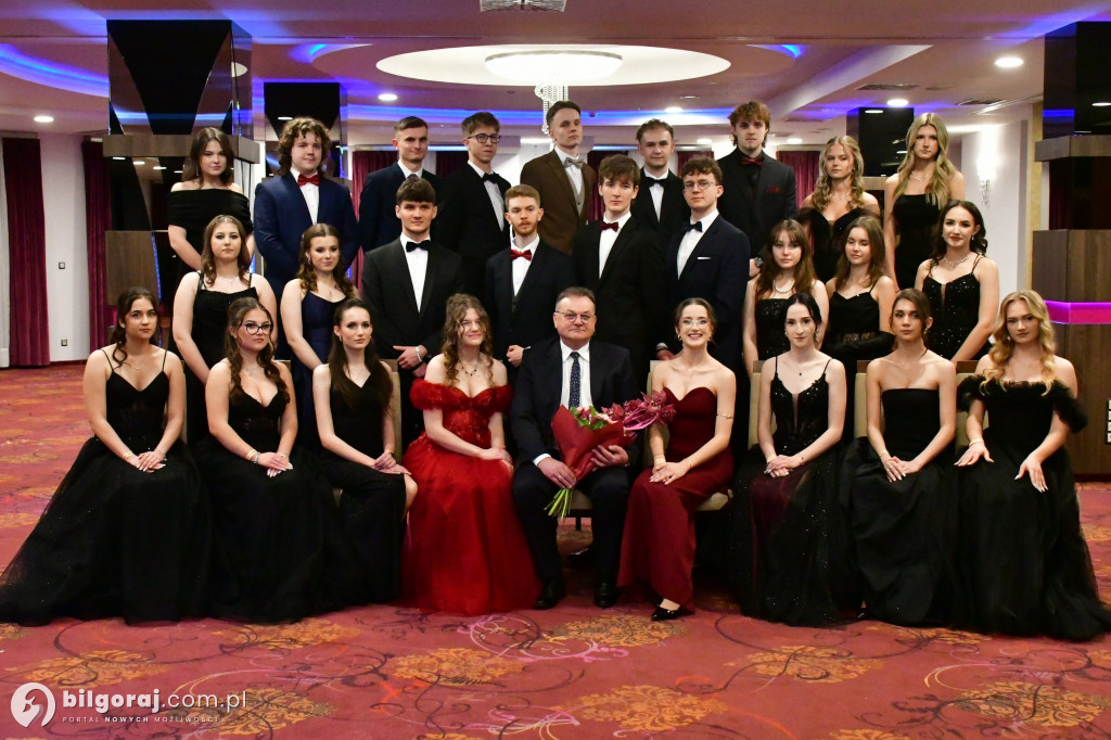 Studniówka I LO im. ONZ w Biłgoraju: Poloneza czas zacząć!