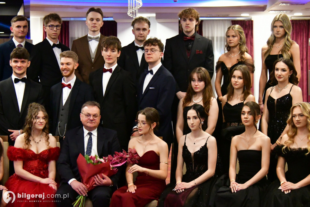 Studniówka I LO im. ONZ w Biłgoraju: Poloneza czas zacząć!