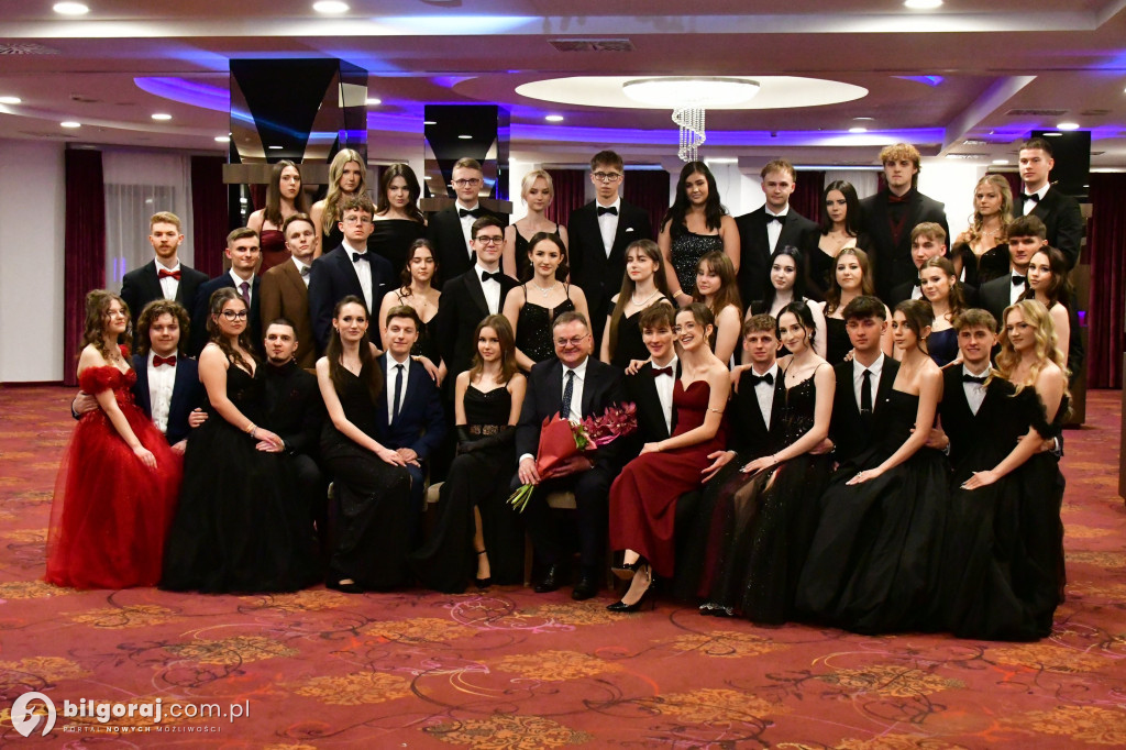 Studniówka I LO im. ONZ w Biłgoraju: Poloneza czas zacząć!