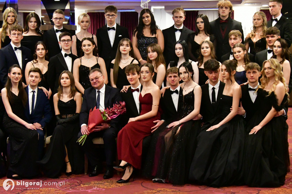 Studniówka I LO im. ONZ w Biłgoraju: Poloneza czas zacząć!