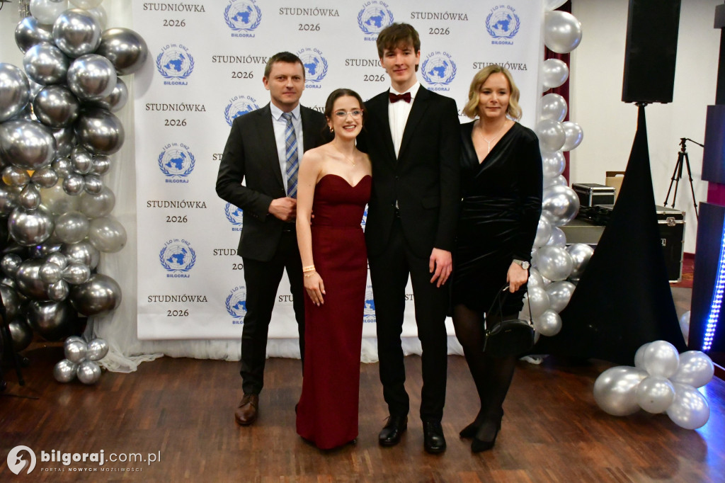 Studniówka I LO im. ONZ w Biłgoraju: Poloneza czas zacząć!