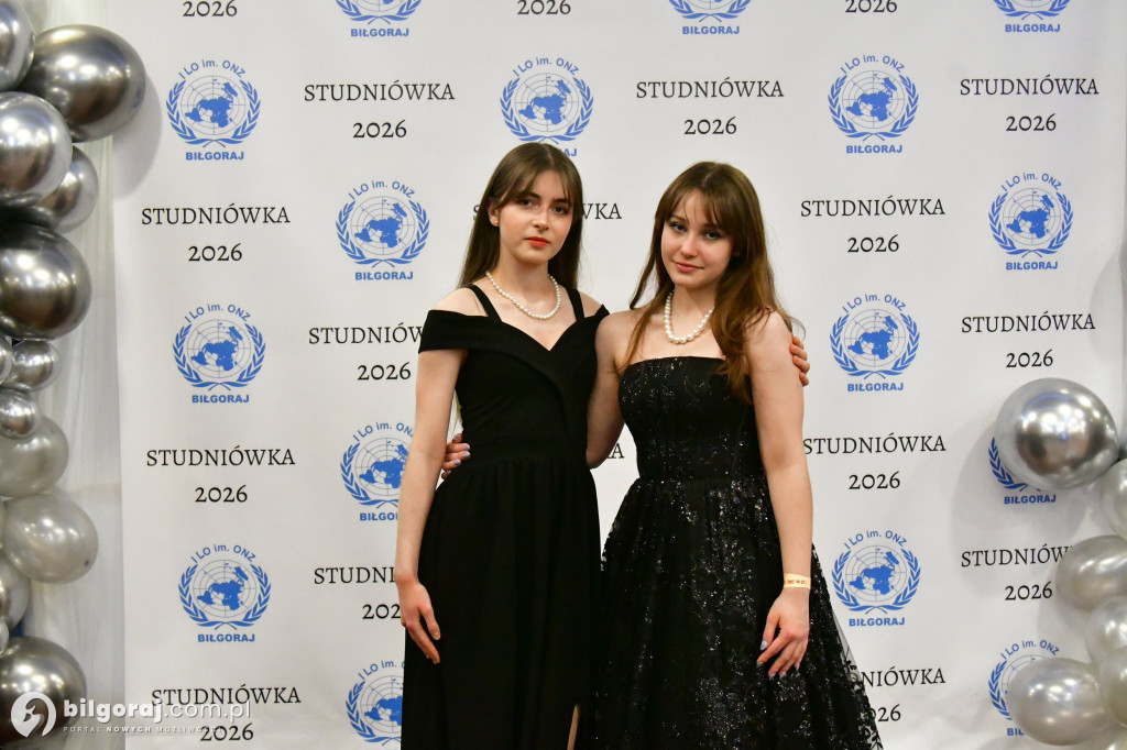 Studniówka I LO im. ONZ w Biłgoraju: Poloneza czas zacząć!