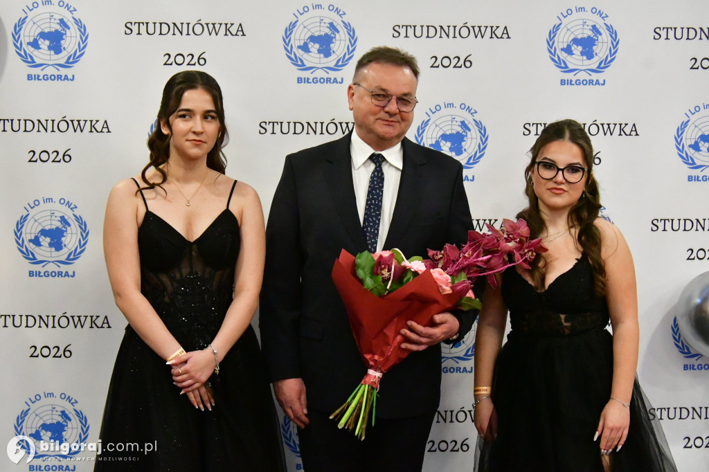 Studniówka I LO im. ONZ w Biłgoraju: Poloneza czas zacząć!