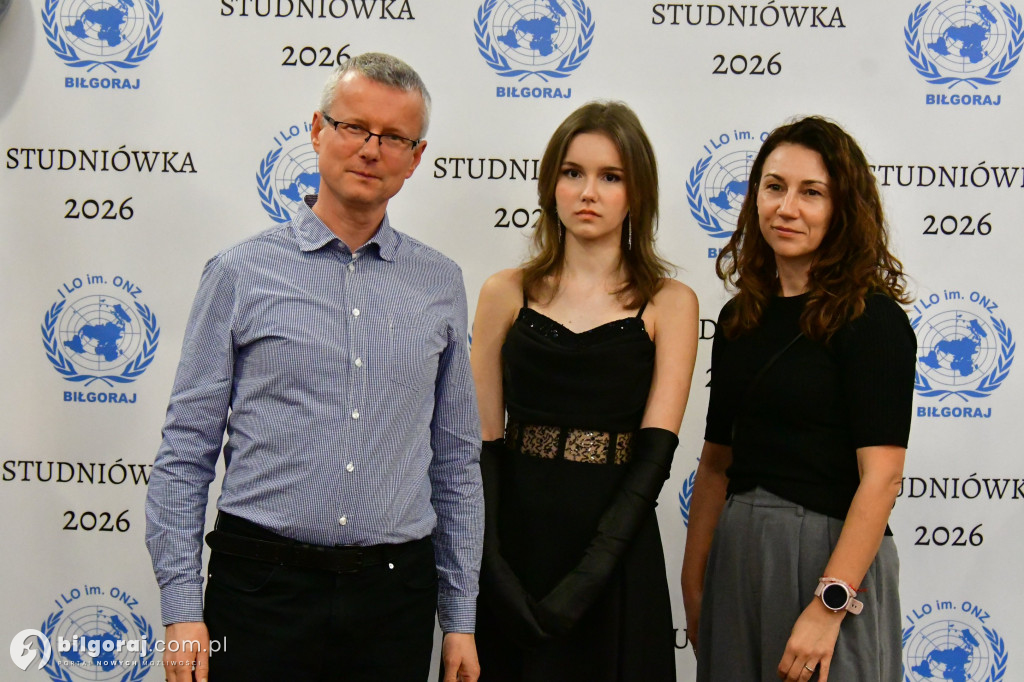 Studniówka I LO im. ONZ w Biłgoraju: Poloneza czas zacząć!