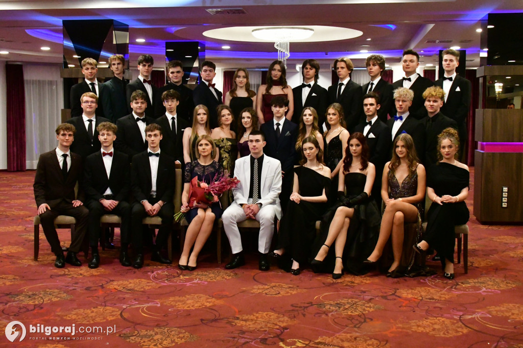 Studniówka I LO im. ONZ w Biłgoraju: Poloneza czas zacząć!