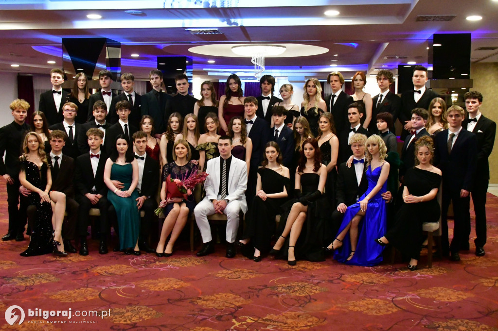Studniówka I LO im. ONZ w Biłgoraju: Poloneza czas zacząć!